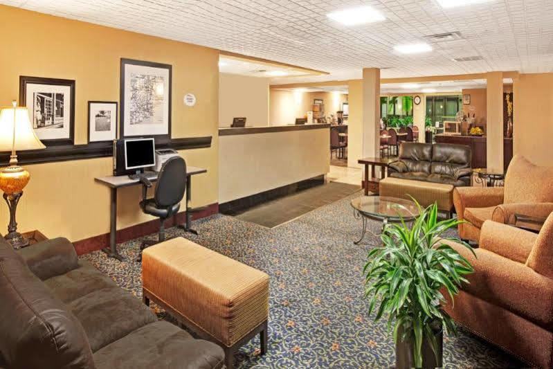 Red Roof Inn Plus & Suites Houston - Iah Airport Sw Exterior photo